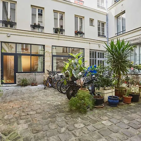 Superb Ac Center Of Parigi